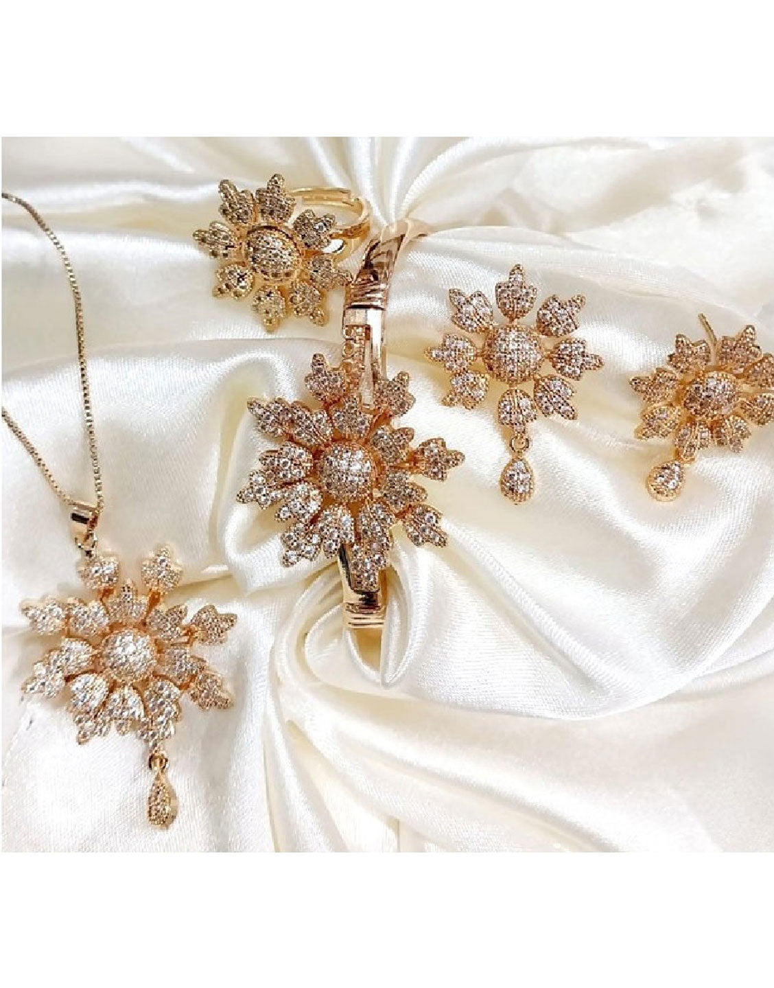 Elegant Floral Design Locket Set with Kara Bracelet & Earrings